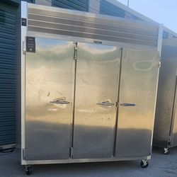 Traulsen 3-door Freezer Like-new Free Delivery W / One Year Warranty