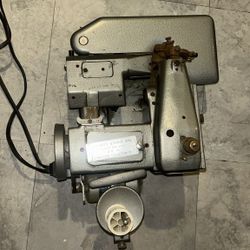 SINGER SEWING MACHINE 