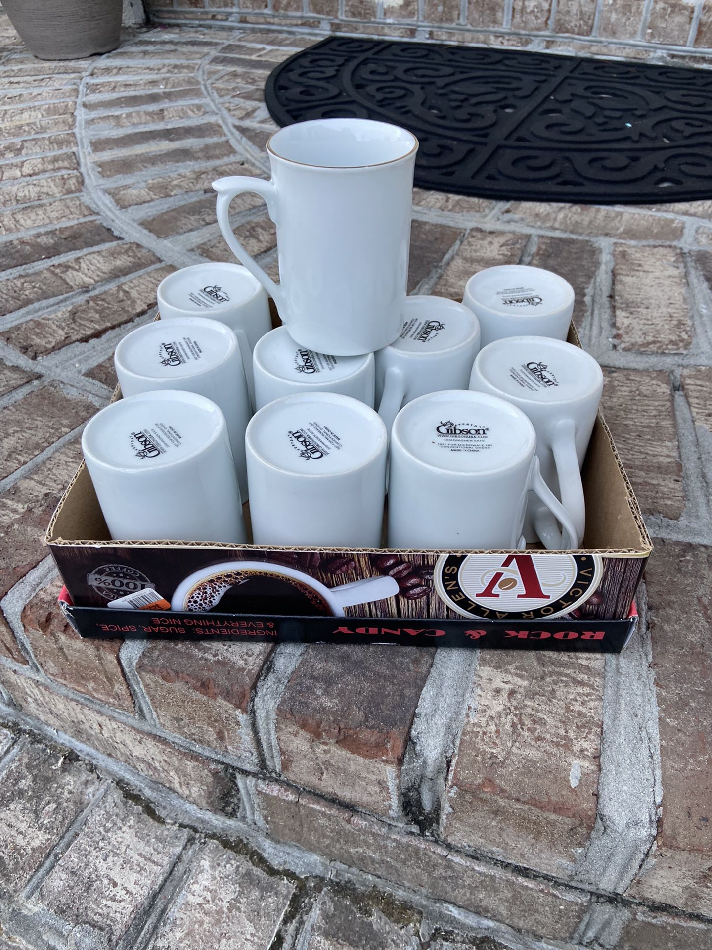 11 Plain Mugs. Great for crafting. Brand new 