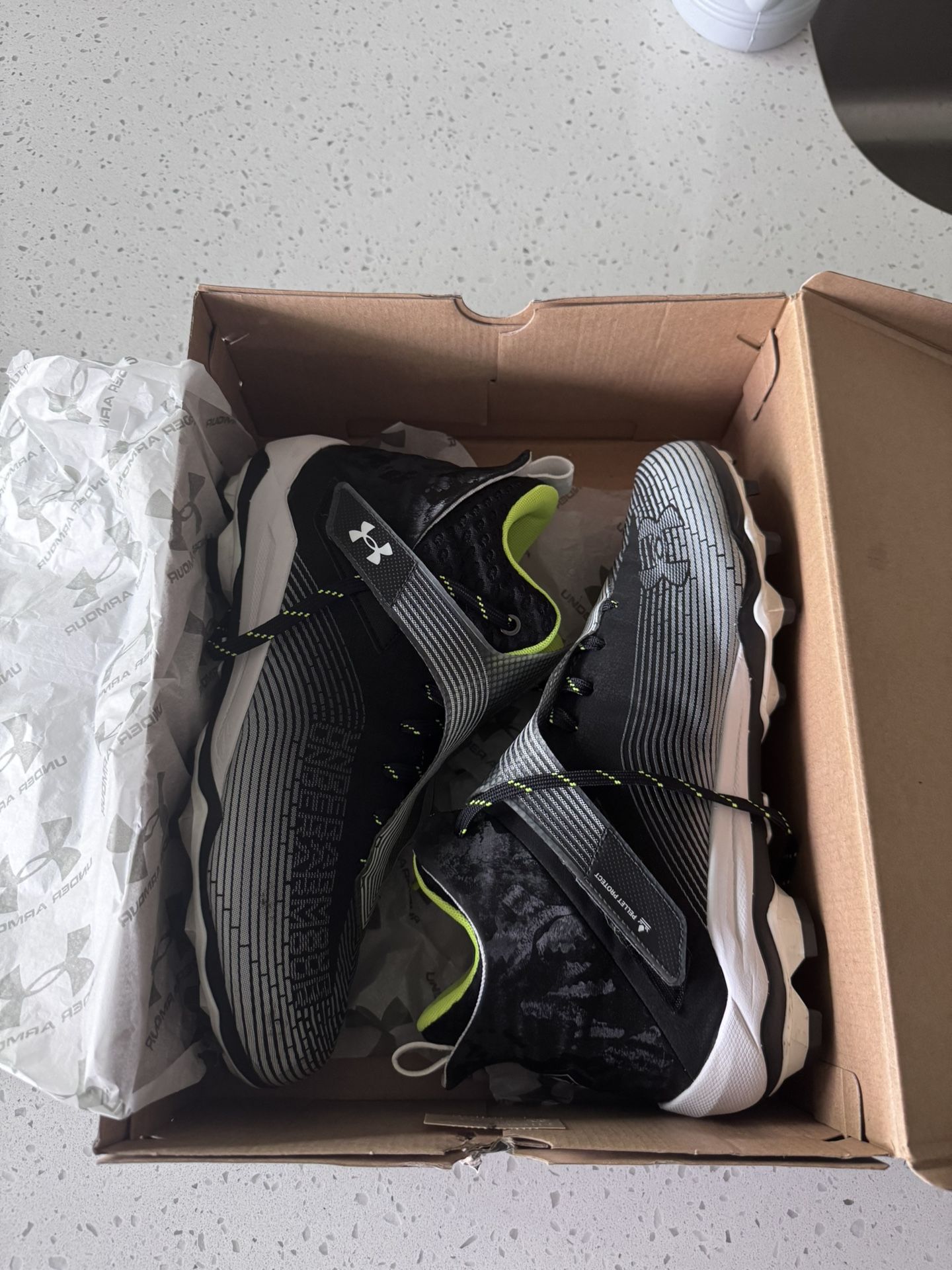 Under Armour UA Highlight Hammer MC - worn once