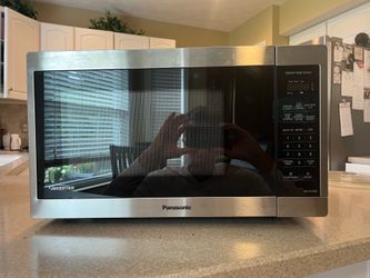 Microwave 1.3 Cu feet, Panasonic NN-SC668S