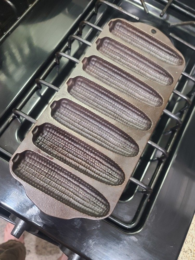 Griswold Cornbread mold. Smooth clean seasoned 