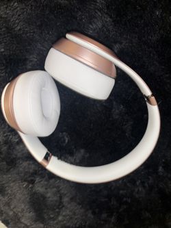 Brand New In Box Beats Solo Headphones Rose gold Special Edition 