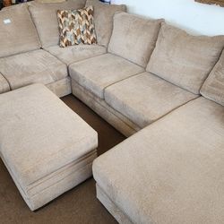 Chase Sectional With Storage Ottomon