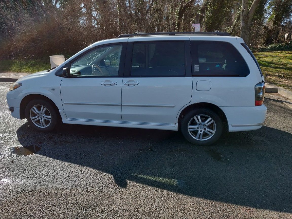 2005 Mazda MPV