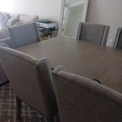 Dining Table + 6 Chais