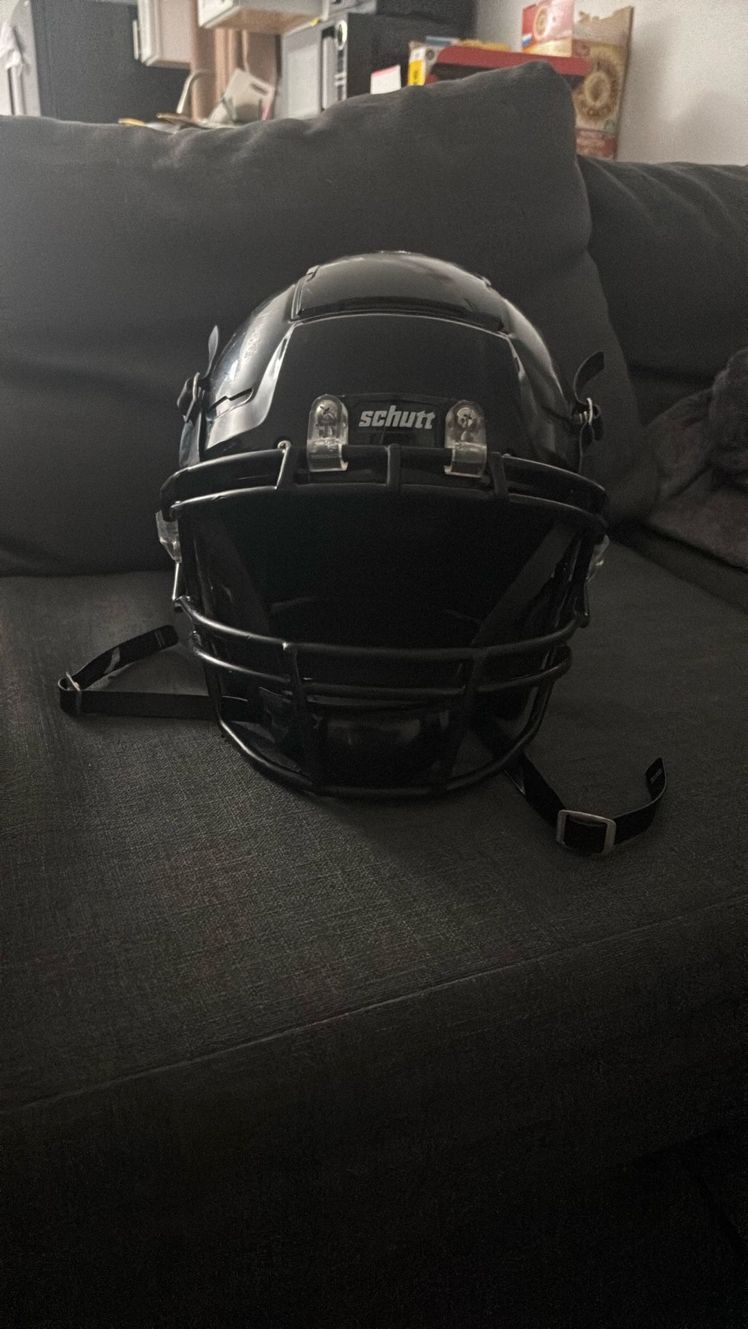 Schutt F7 2.0 Football Helmet (Black Adult L)