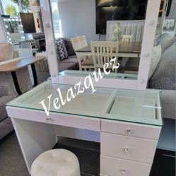 ✅️White Makeup Vanity Set with Lighted Mirror (Stool not included)✅️✅️