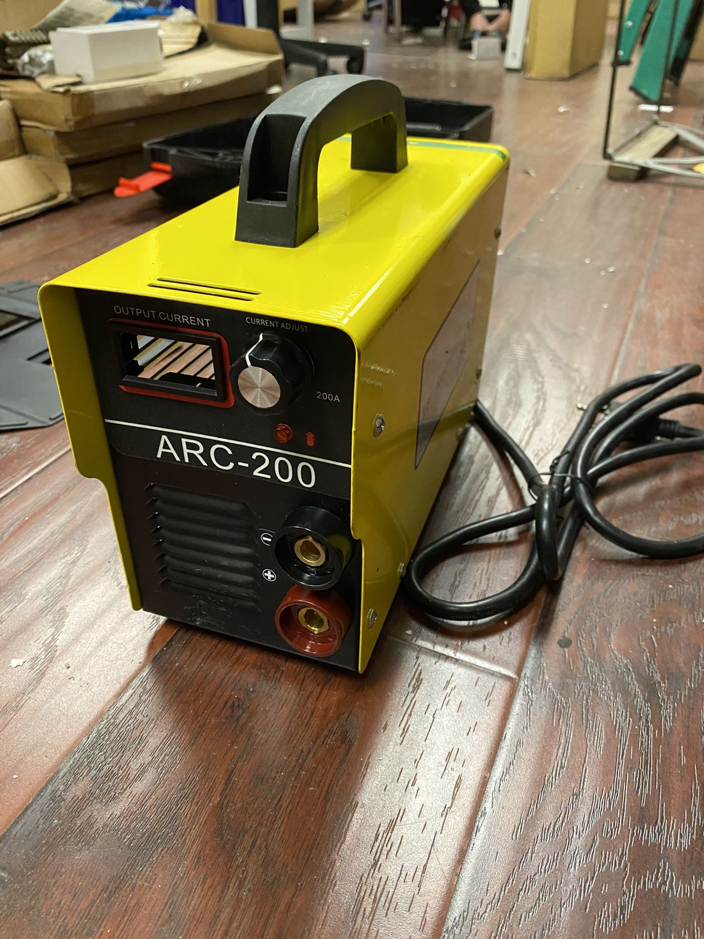 Inverter arc welder with case and mask