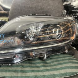 2015-20 TOYOTA SIENNA  LEFT HEADLIGHT 