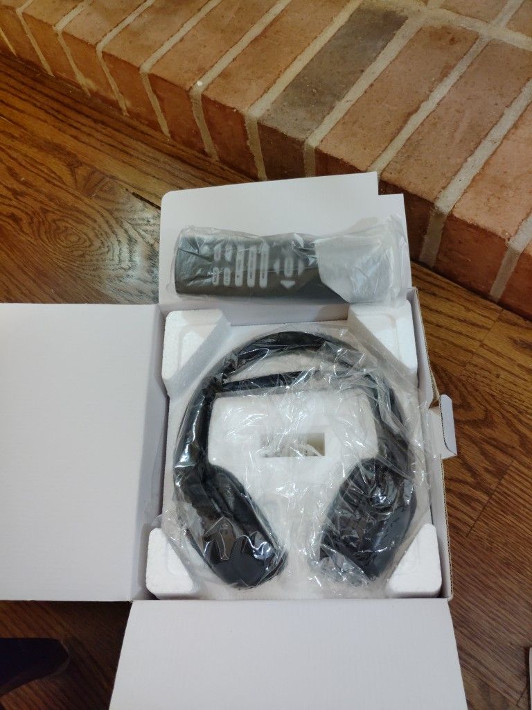 New Chrysler Dodge Jeep Wireless Headphones Mopar # 0(contact info removed)AE