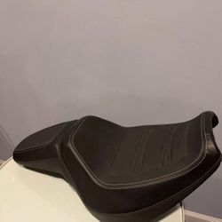 Genuine 2018 Harley-Davidson Fat Bob SEAT
