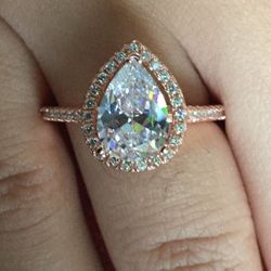 2 Carat Halo Simulated Brilliant Diamond