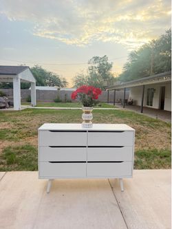 Modern dresser