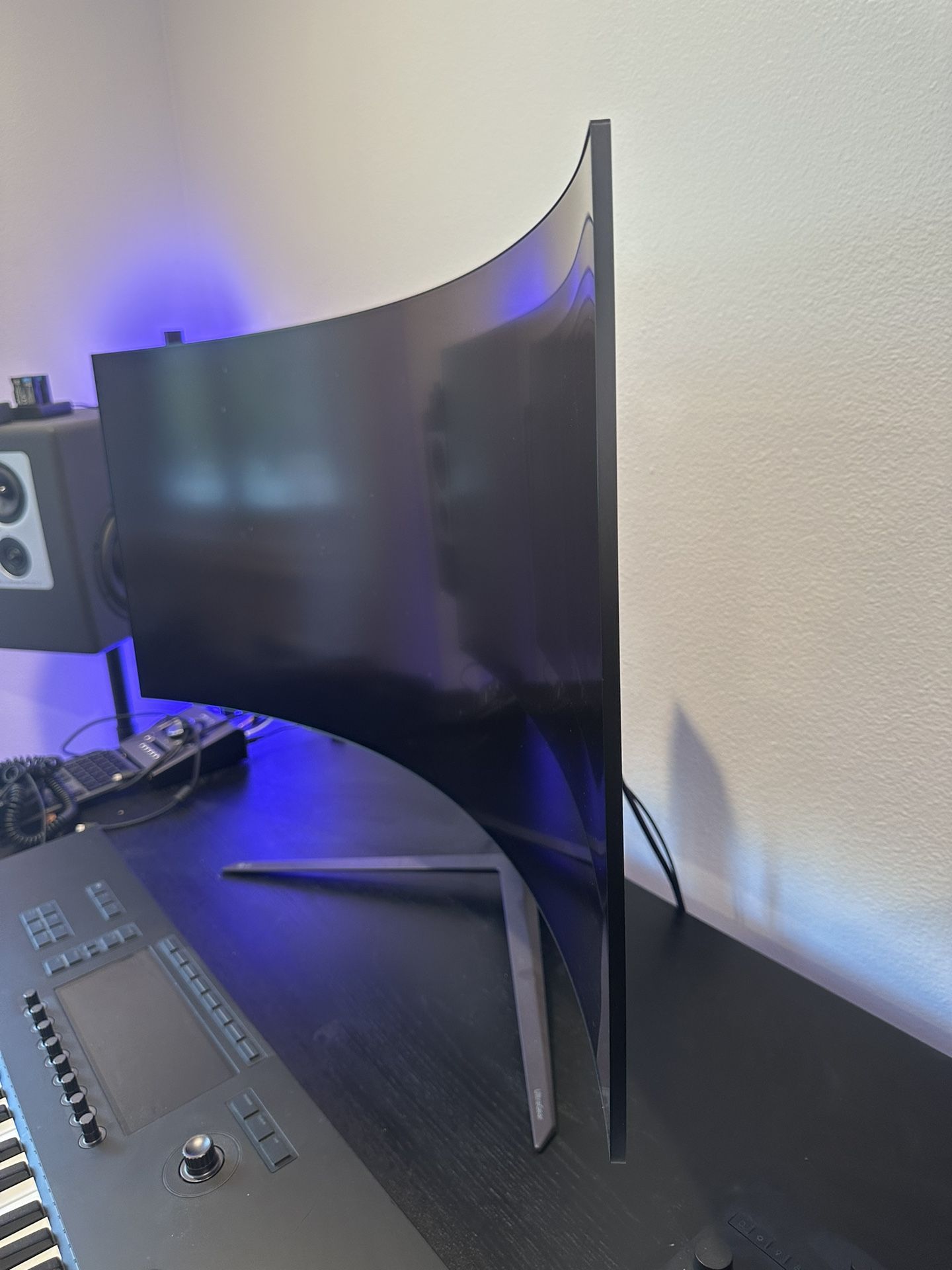 LG UltraGear 45" OLED Curved Gaming Monitor - 240Hz, HDMI 2.1