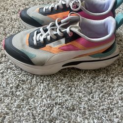 Puma Women Shoe (size 9”)