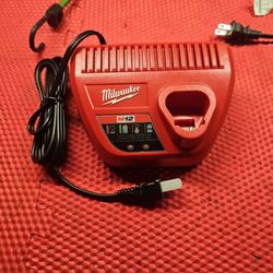 Milwaukee M12 Charger 