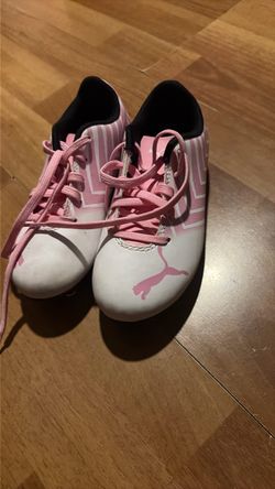 Soccer shoes