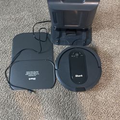 Shark Robotic, Vacuuming Machine With Extra Large Empty Bin