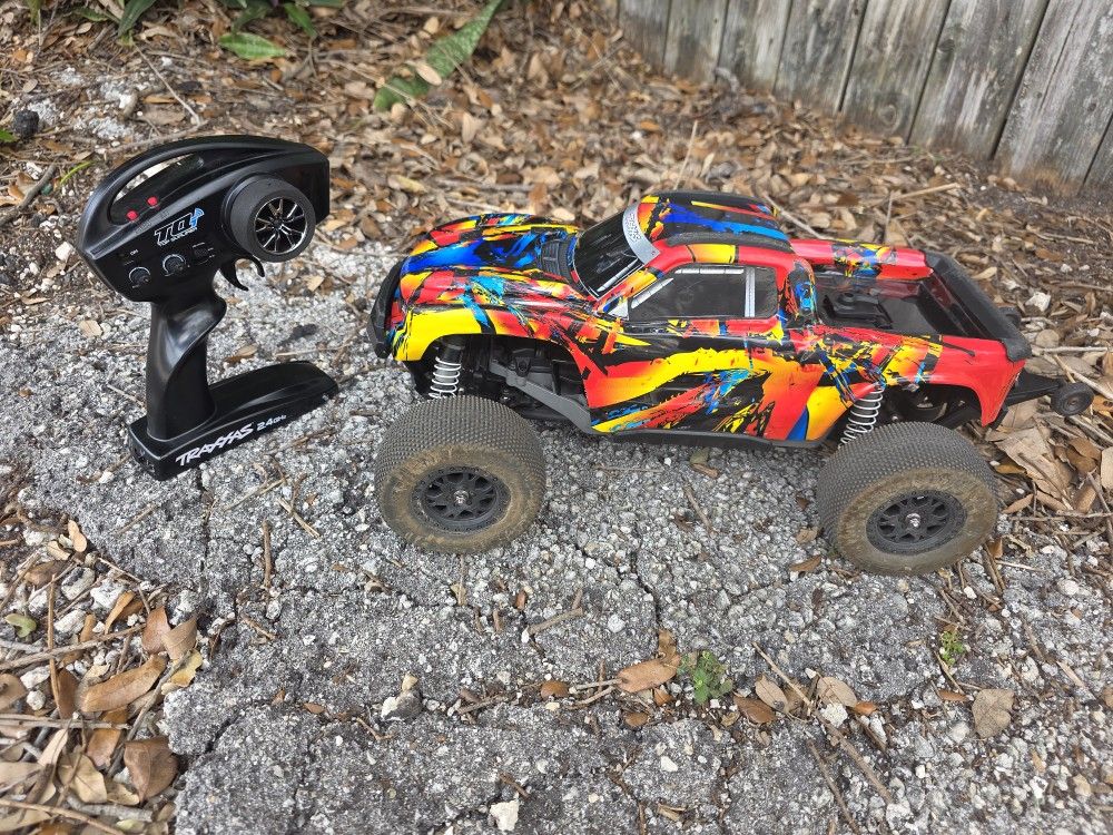 Traxxas Hoss 4x4