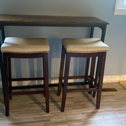 Bar table & Stools : Used Good Condition