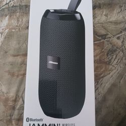 Brand new Bluetooth wireless speaker asking $40 cash must pick up Broadway and apache buckeye az