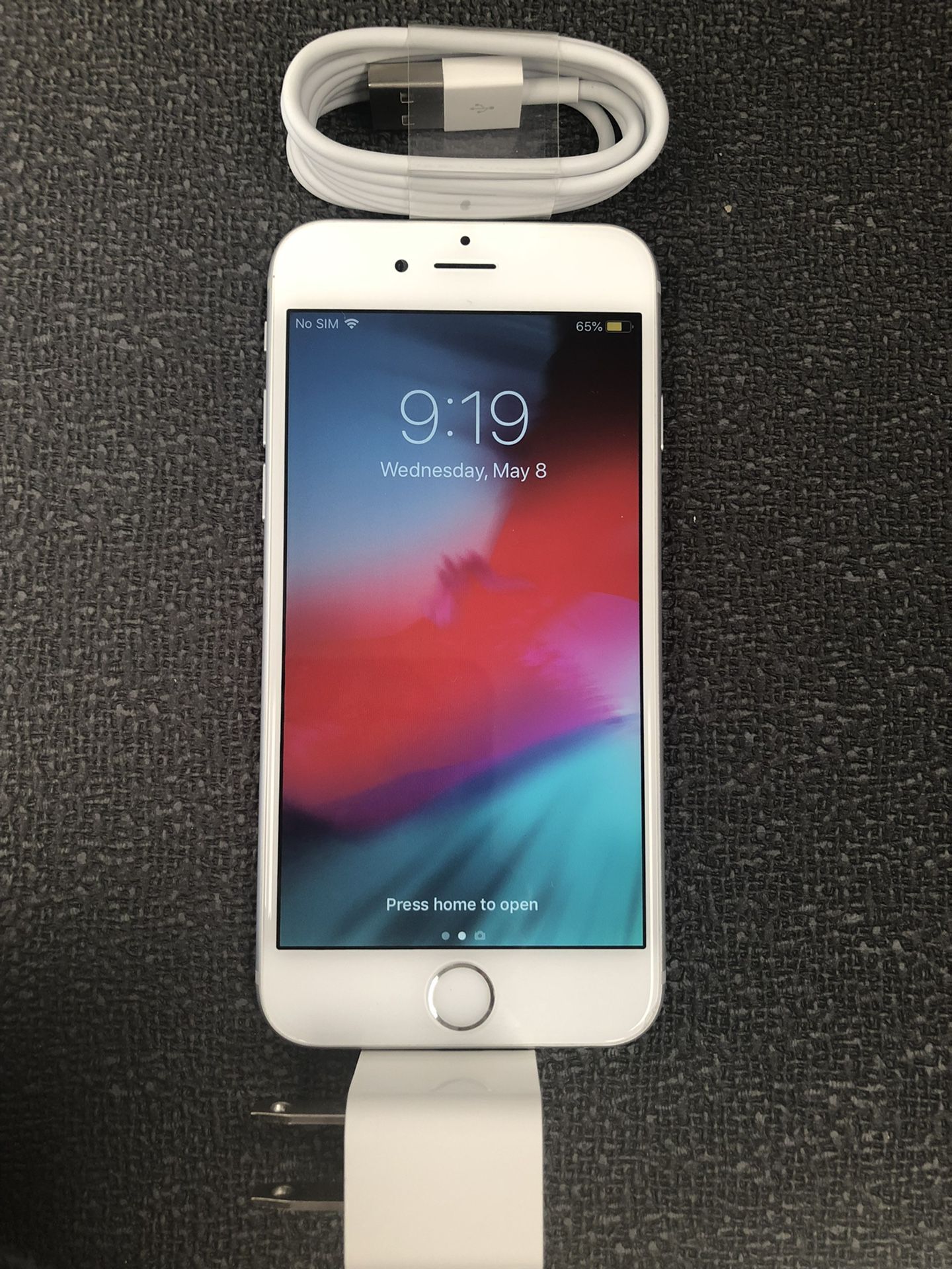 Factory unlocked apple iphone 6, store warranty 