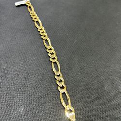14kt Yellow Gold Figaro Bracelet 
