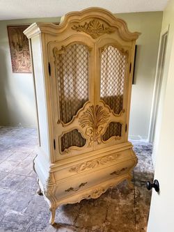FREE Large Vintage Armoire / Entertainment Cabinet – Must Pick Up Today (Coral Springs)