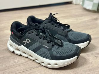 Women’s On Cloudrunner Running Shoes W7.5