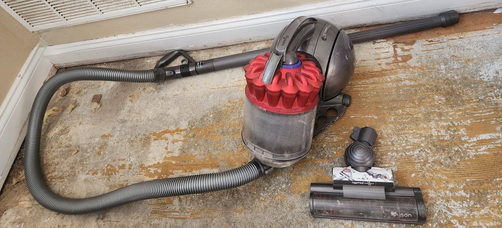 DYSON VACUUM 