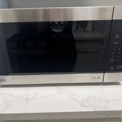 LG Smart Inverter Microwave – Excellent Condition