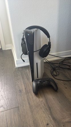 PS5 with Razor Wireless Headset