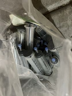 Big Plastic Syringes And Plastic Cylinder Measuring Tubes