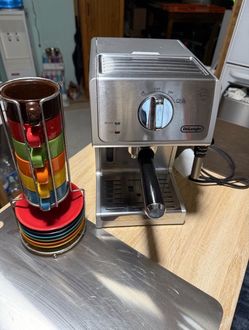 DeLonghi Espresso Machine with Cup and Saucer Set