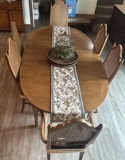 Table & 6 Chairs