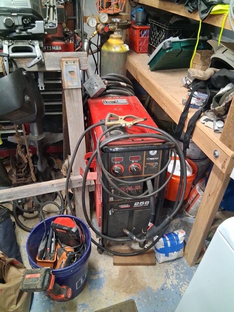 Lincoln 256 MIG Welder