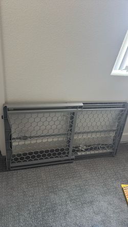 Dog / baby gate