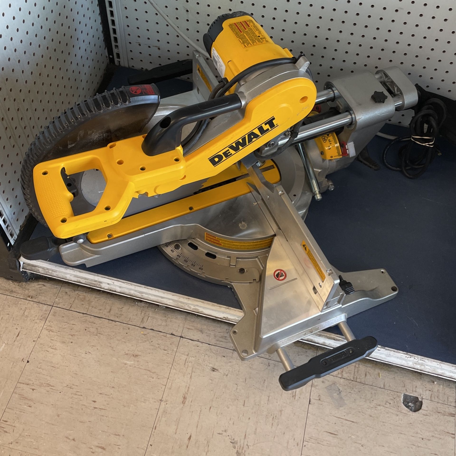 Compound Miter Saw 