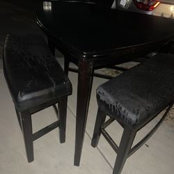 Table And Chairs 