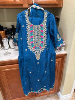 Woman’s Pakistani cloths