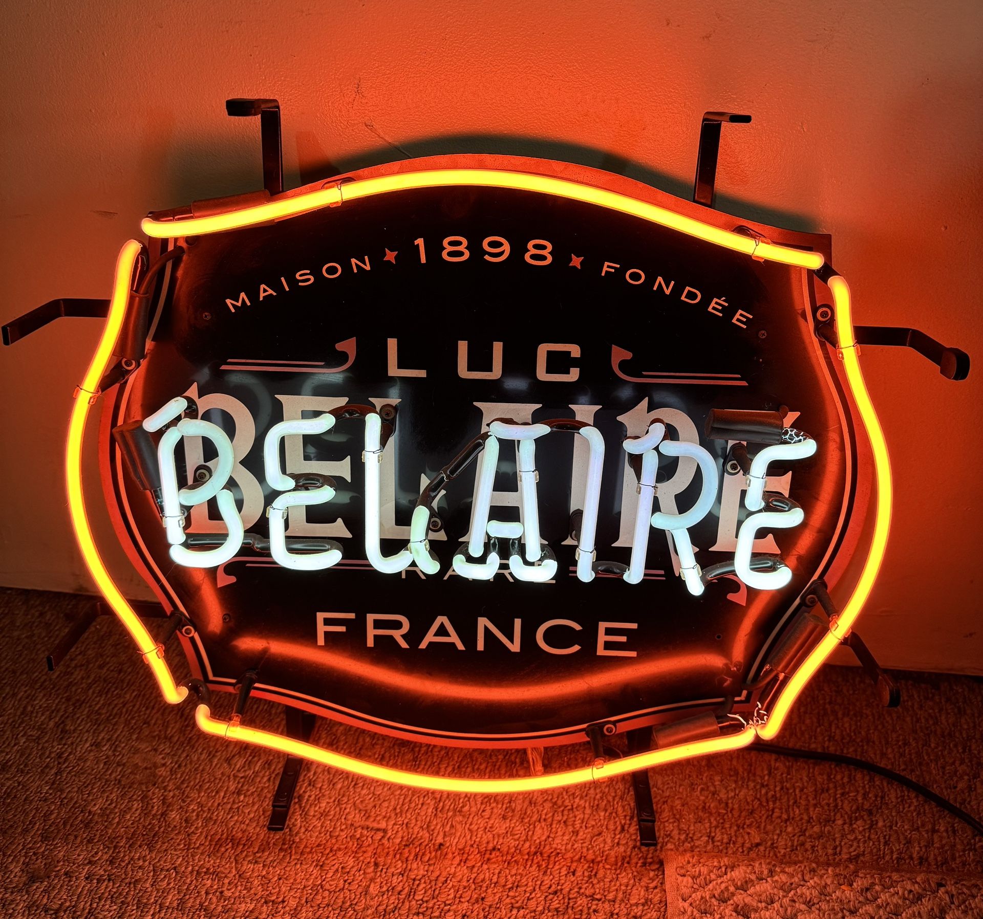 Neon Luc Belaire France Bar Sign Memorabilia 