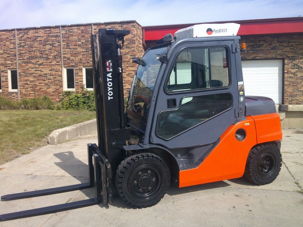8000 LB. Capacity Toyota Pneumatic Diesel Forklift
