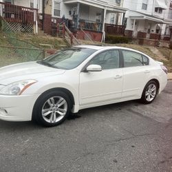 Super Clean Nissan Altima Sport SR 3500obo 