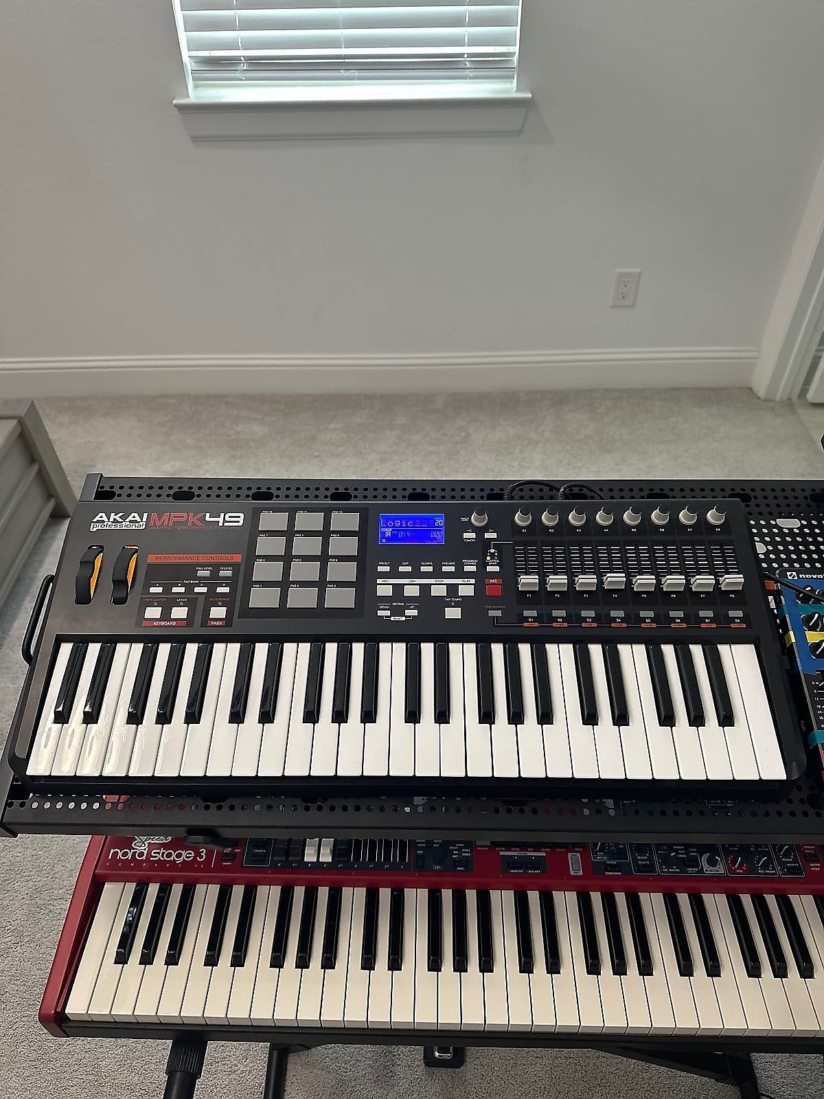 Akai MK-249 MIDI Keyboard – USB Powered, Works Great