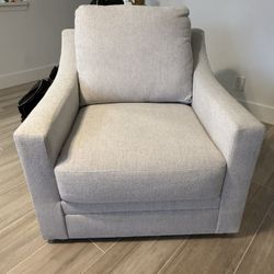 Comfortable Chair (ASHLEY FURNITURE) Perfect Condition 