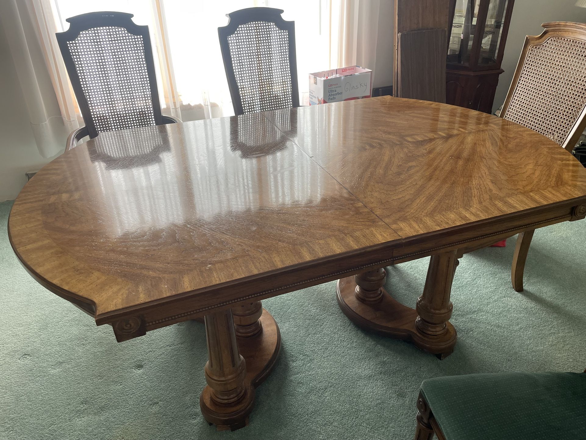stanley dining room table with leaf and 6 chairs