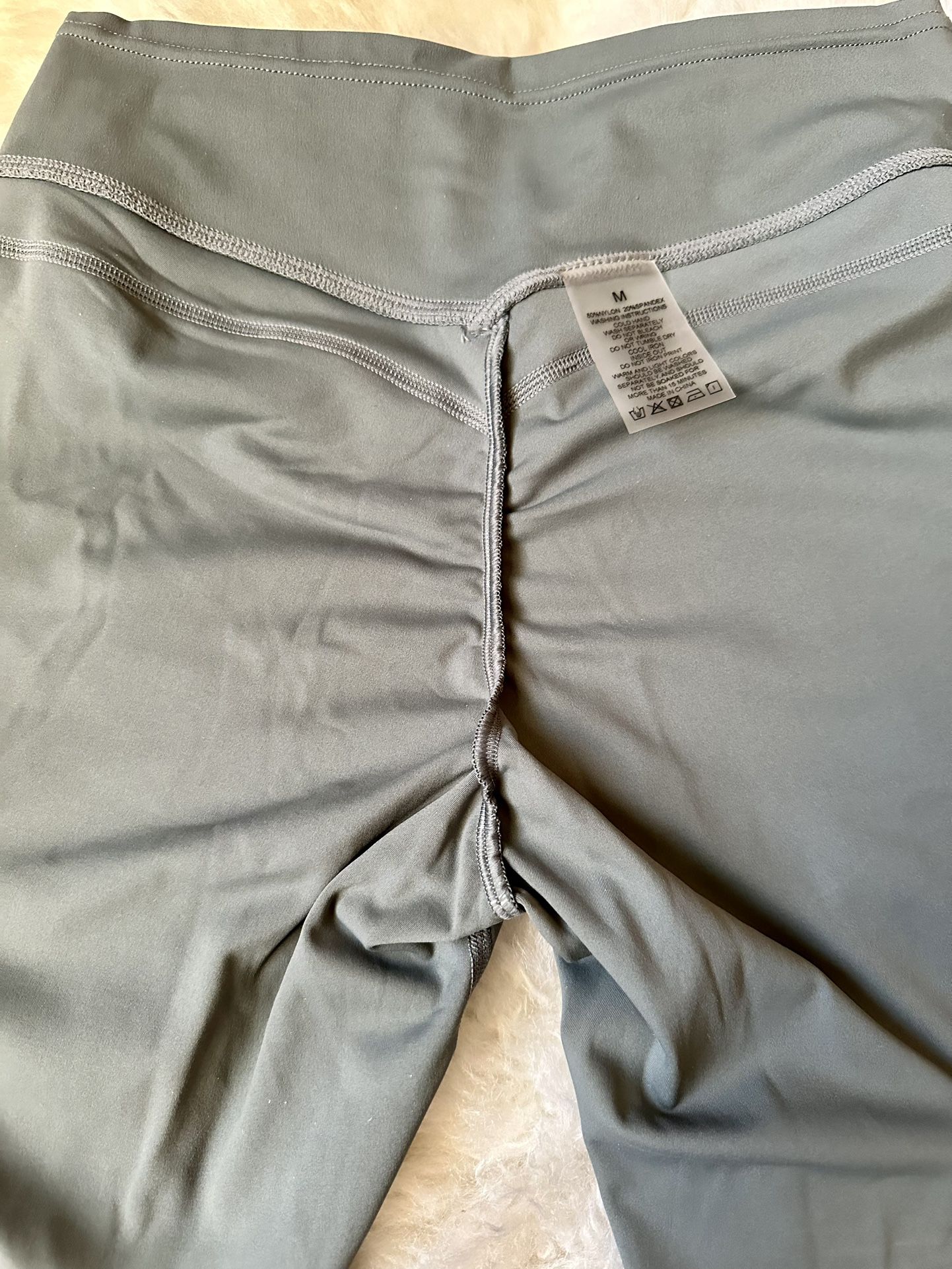 TomTiger Woman’s Scrunch Leggings — Size M for Sale in Boise, ID - OfferUp