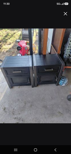 Pair of night stand dresser's
