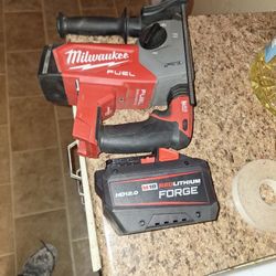 Milwaukee M18 12.0 battery forge and rotary Hammer fuel